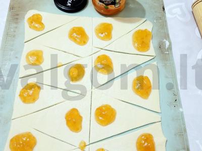 Kvapnūs rageliai su abrikosų džemu Žingsnis 3