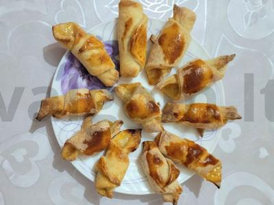 Kvapnūs rageliai su abrikosų džemu pagrindine nuotrauka