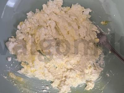 Sūrio blynai su apelsinų žievele pusryčiams Žingsnis 1