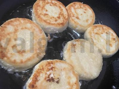 Sūrio blynai su apelsinų žievele pusryčiams Žingsnis 4