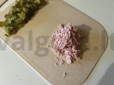 Auksiniai blynai su varškės sūrio, dešros ir marinuotų agurkų įdaru Žingsnis 6