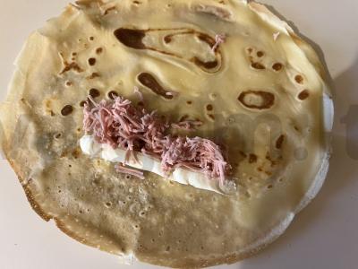 Auksiniai blynai su varškės sūrio, dešros ir marinuotų agurkų įdaru Žingsnis 8