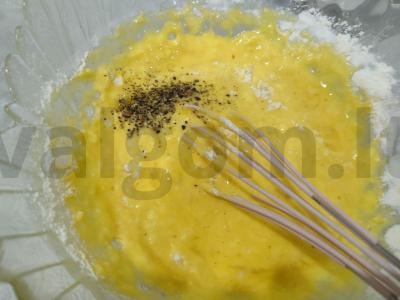 Keksas su šviežia kopūstais ir rūkytomis dešromis Žingsnis 1