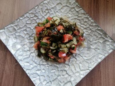 Salotos su jūros kopūstais ir žolelėmis pagrindine nuotrauka