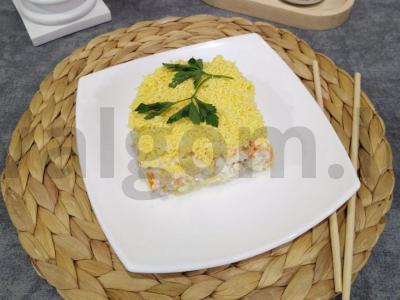 Salotas „Mimoza“ su lašiša pagrindine nuotrauka