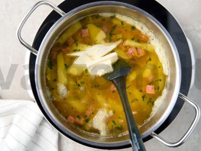 Sūrio sriuba su dešra ir kiaušiniu Žingsnis 4