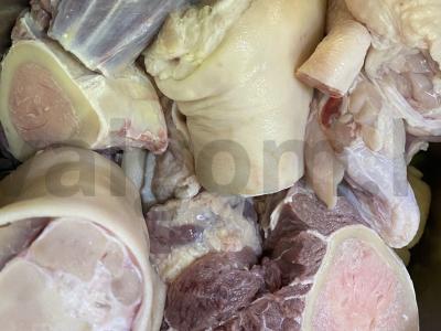 Šaltiena su kiaulės kojos, jautiena ir vištiena Žingsnis 1