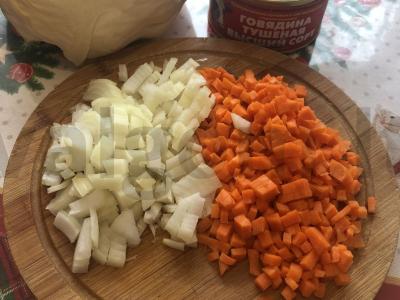 Sultinys su troškinta jautiena Žingsnis 1