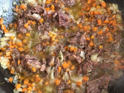 Sultinys su troškinta jautiena Žingsnis 5