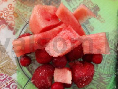 Vaisių ir braškių kokteilis su avižų pienu Žingsnis 1