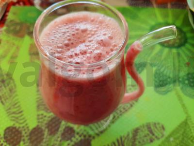 Vaisių ir braškių kokteilis su avižų pienu Žingsnis 3