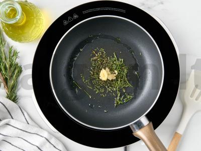 Krostinai su plakta feta, granatu ir žolelėmis Žingsnis 3