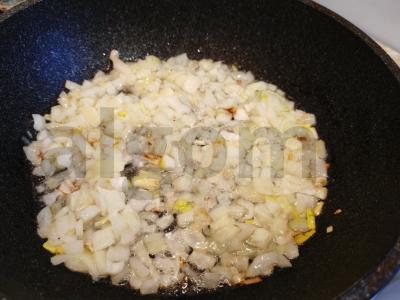 Sluoksniuotas mielinis pyragas su vištiena ir grybais Žingsnis 2