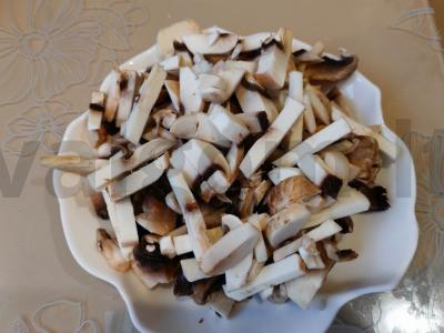 Sluoksniuotas mielinis pyragas su vištiena ir grybais Žingsnis 3