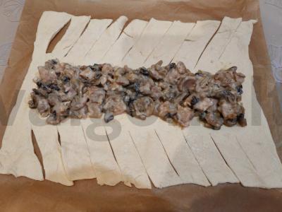 Sluoksniuotas mielinis pyragas su vištiena ir grybais Žingsnis 13