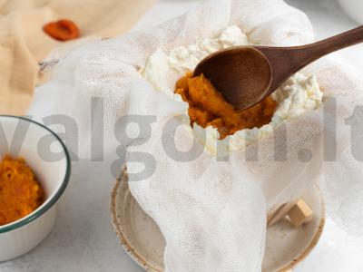 Varškės pyragas su džiovintomis abrikosais Žingsnis 8