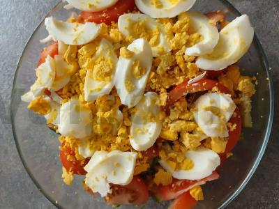 Salotas su kiaušiniais ir salotų lapais Žingsnis 7