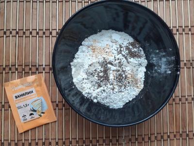 Blynai su sezamo, chia sėklomis ir vanilinu pusryčiams Žingsnis 1