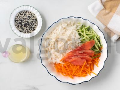 Juodųjų ridikų salotos su morkomis Žingsnis 4