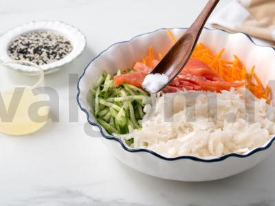 Juodųjų ridikų salotos su morkomis Žingsnis 5