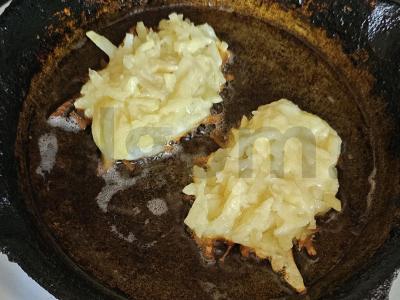 Bulvių blynai su kiaušiniu ir silke Žingsnis 2