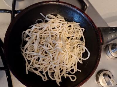 Kiaušinis su makaronais pusryčiams Žingsnis 1