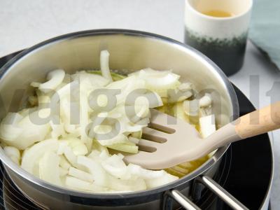 Prancūziškas svogūnų sriuba Žingsnis 2