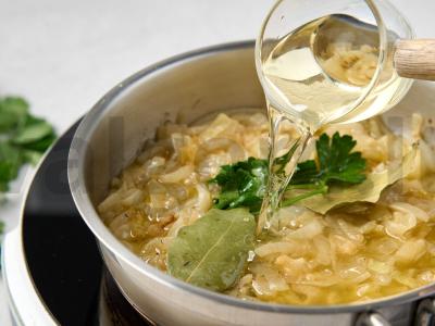 Prancūziškas svogūnų sriuba Žingsnis 4