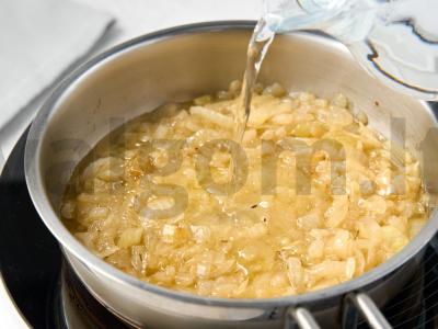 Prancūziškas svogūnų sriuba Žingsnis 5