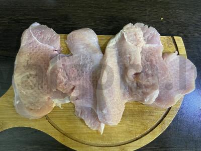 Kalakutų steikai, kepti su pomidorais Žingsnis 1