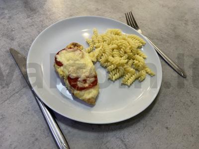 Kalakutų steikai, kepti su pomidorais pagrindine nuotrauka