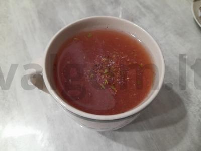 Žolelių arbata su uogomis ir medumi pagrindine nuotrauka