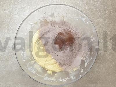 Šokoladiniai keksiukai su cukraus pudra Žingsnis 4