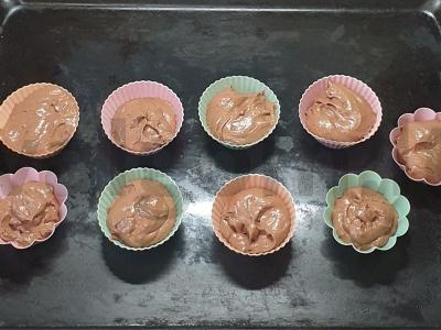 Šokoladiniai keksiukai su cukraus pudra Žingsnis 7