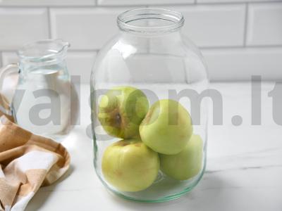 Antanovkos kompotas žiemai Žingsnis 1
