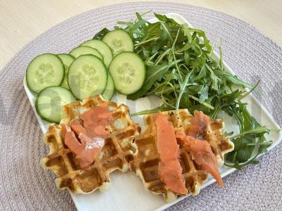 Vafliai su tarkuotu sūriu pagrindine nuotrauka