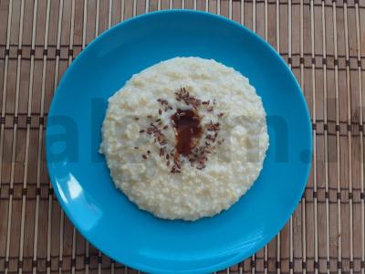 Pieninė grikių košė su medumi ir linų sėmenimis pagrindine nuotrauka