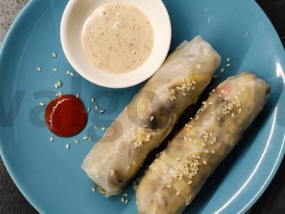 Spring rolls su omletu, grybais ir krabų lazdelėmis pagrindine nuotrauka