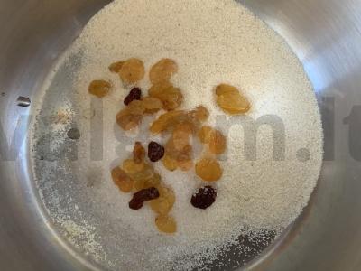 Manų blynai su razinomis orkaitėje. Žingsnis 1