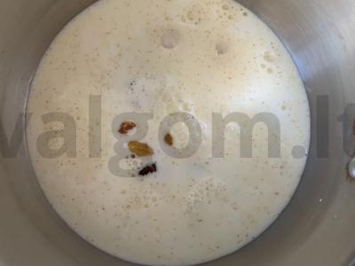 Manų blynai su razinomis orkaitėje. Žingsnis 2