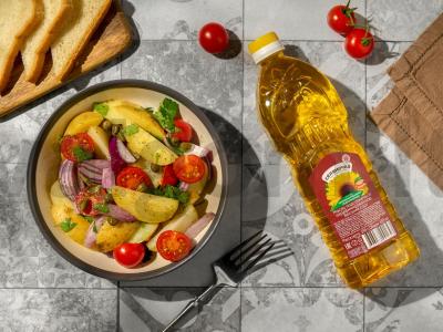 Salotas su jauna bulve pagrindine nuotrauka