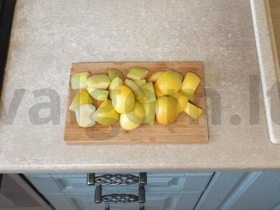 Kompotas su džiovintomis abrikosais ir obuoliais Žingsnis 1