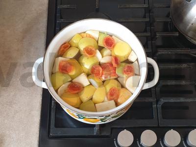 Kompotas su džiovintomis abrikosais ir obuoliais Žingsnis 3