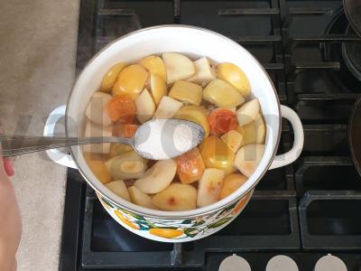 Kompotas su džiovintomis abrikosais ir obuoliais Žingsnis 4