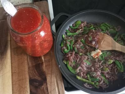 Sluoksniuotos tešlos pica su svogūnų padažu Žingsnis 3