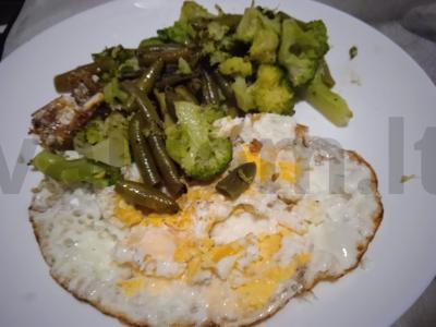 Kiaušinienė su brokoliais, žaliąja pupelių ir čili pipirais Žingsnis 3