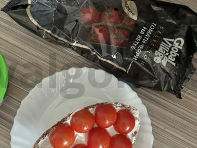 Sumuštinis su varškės sūriu ir vyšniniais pomidorais Žingsnis 2