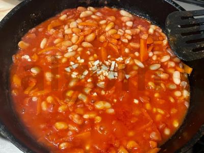 Baltos pupelės pomidorų padaže kaip garnyras Žingsnis 5