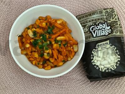 Baltos pupelės pomidorų padaže kaip garnyras pagrindine nuotrauka