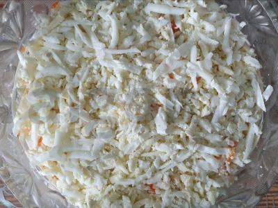 Salotas „Mimoza“ su kietuoju sūriu ir silkėmis Žingsnis 9